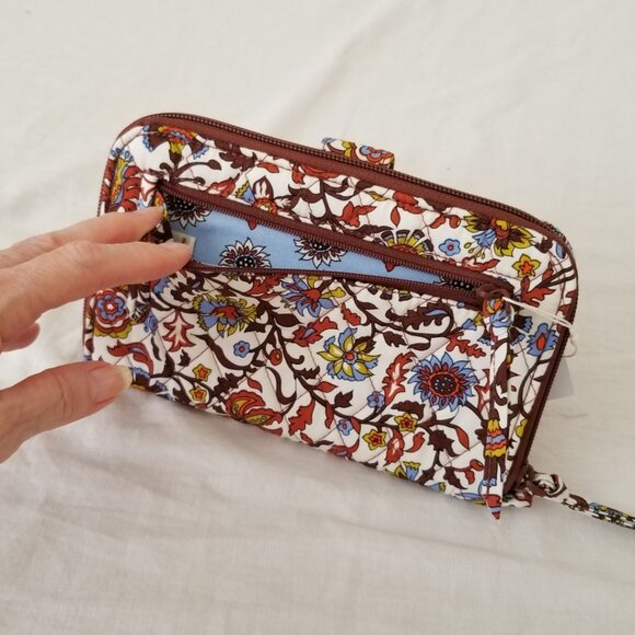 NWT! Classic Vera Bradley Floral Quilted Wallet Purse w/Tab and Zipper Closure - Picture 5 of 10